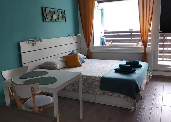 Apartma Eda, * בובק