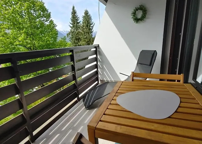 Apartma Eda, בובק