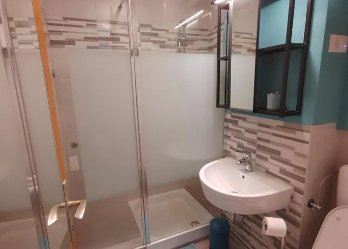 Apartma Eda, * בובק